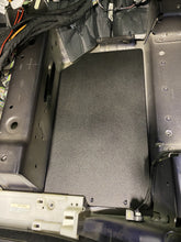 Load image into Gallery viewer, 2014-2016 Range Rover Sport Amplifier Rack
